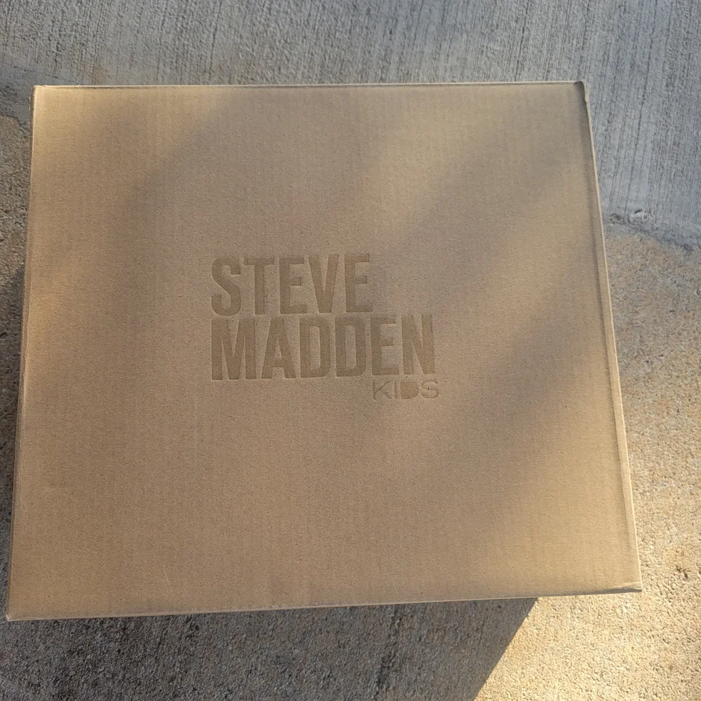 Steve Madden Girls Holographic Pink Boots - Picture 9 of 10